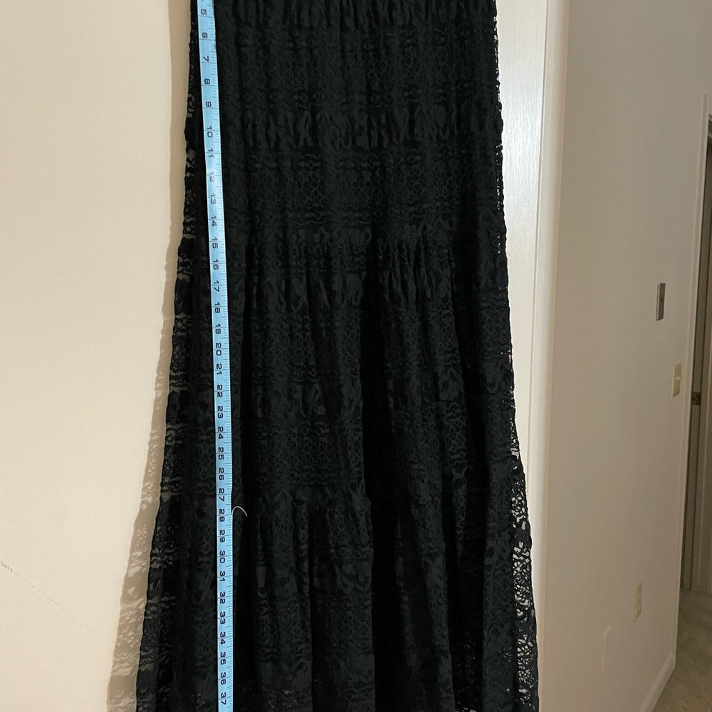 Beautiful black lace skirt - Picture 2 of 6